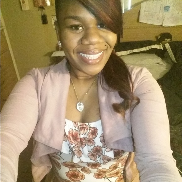 Meet your Posher, Ebony - Picture 1 of 3